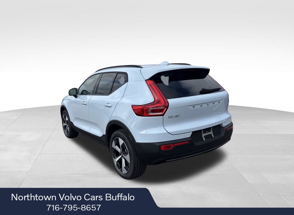 New 2026 Volvo XC40 B5 Core SUV