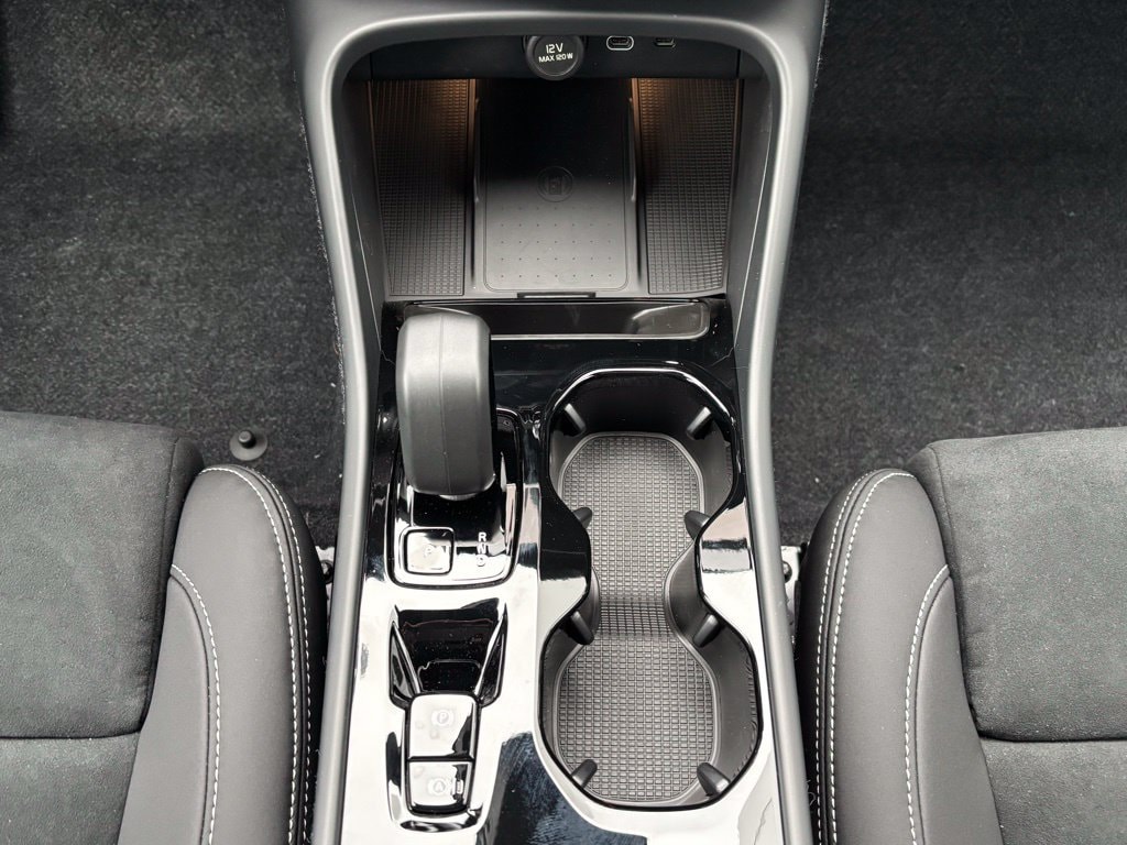 2026 Volvo XC40 Ultra Black Edition - Photo 13