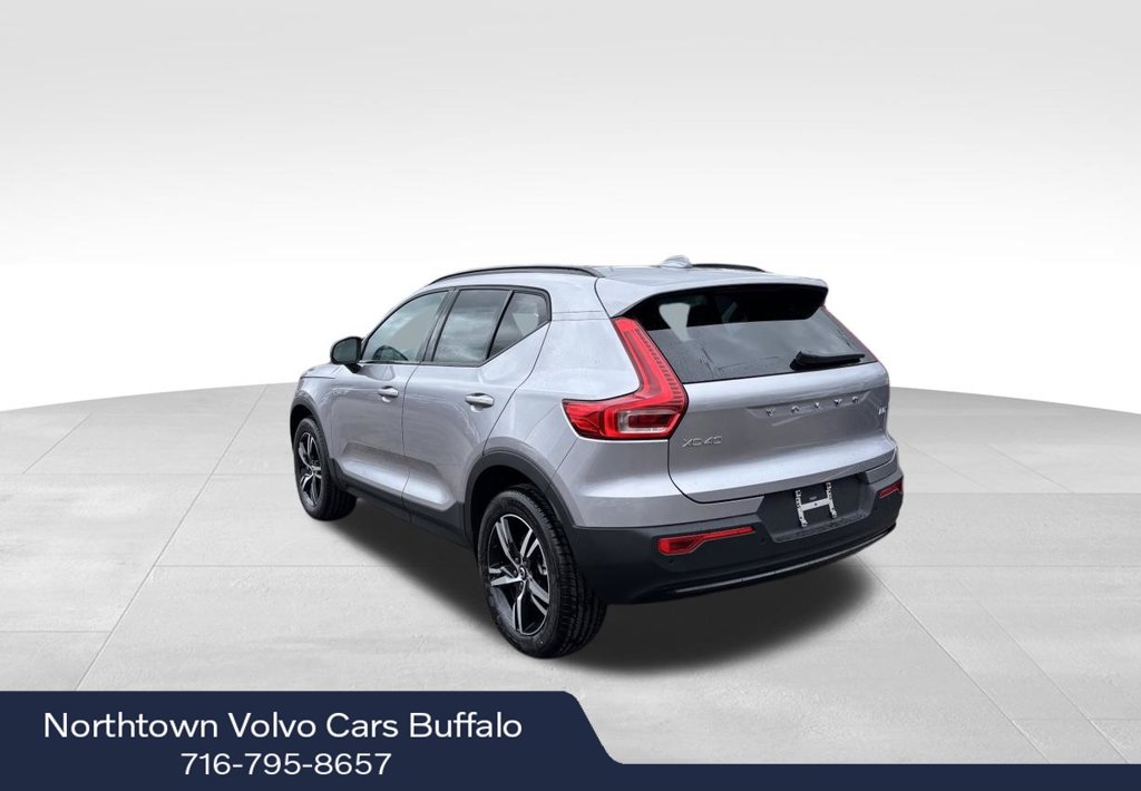New 2026 Volvo XC40 B5 Core SUV