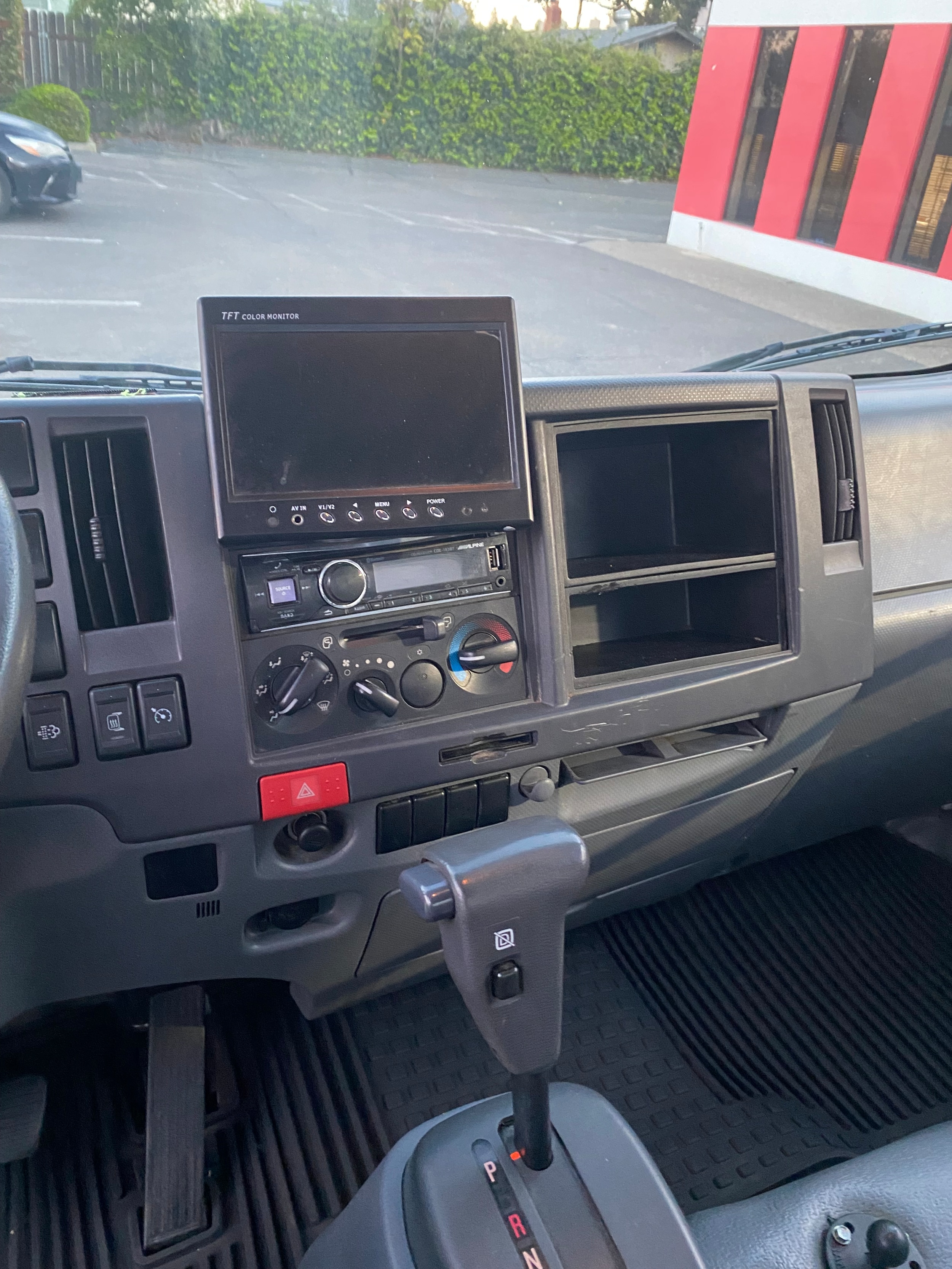 2018 Isuzu NRR - Photo 11