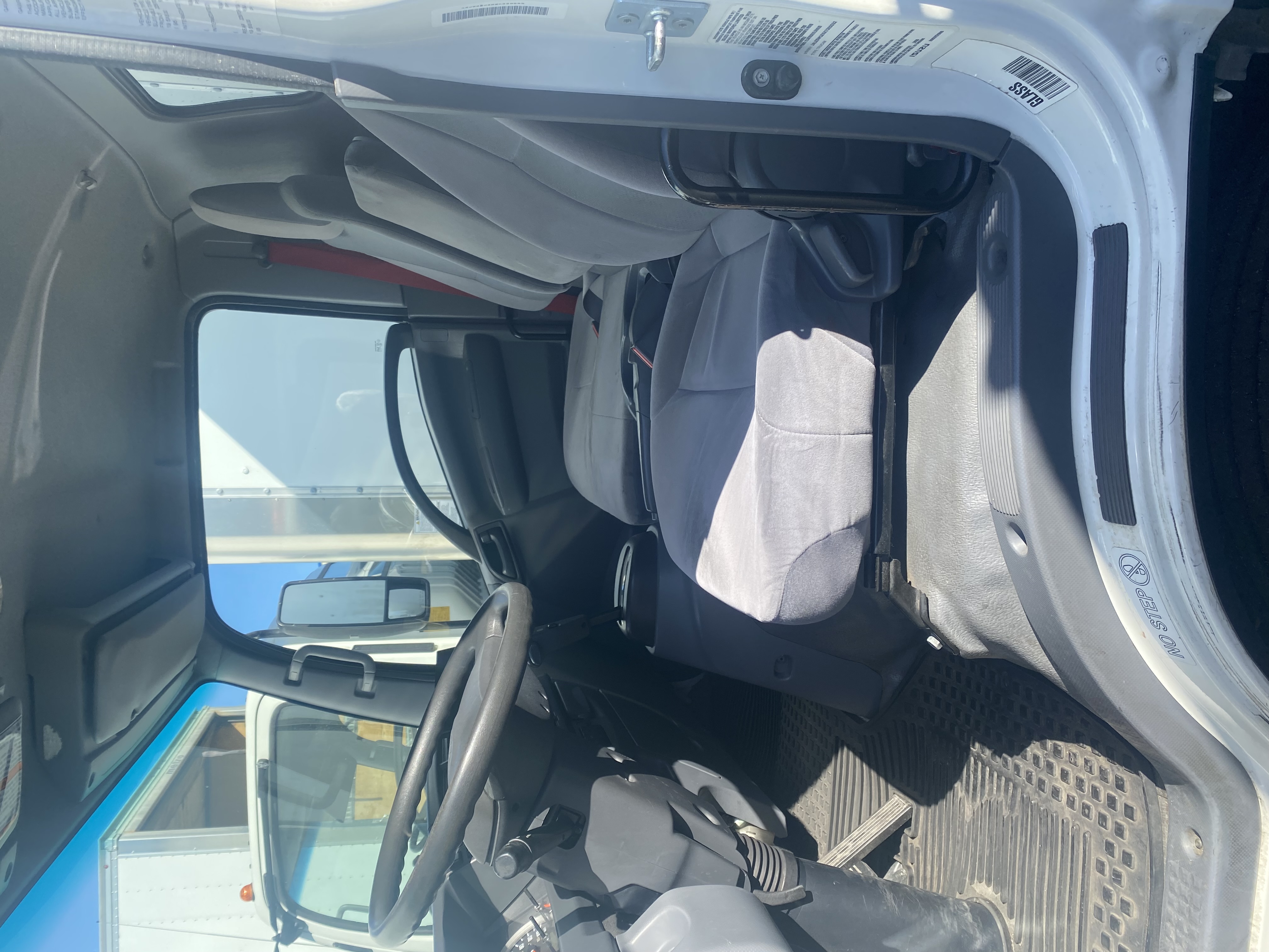 2017 Isuzu NRR - Photo 9