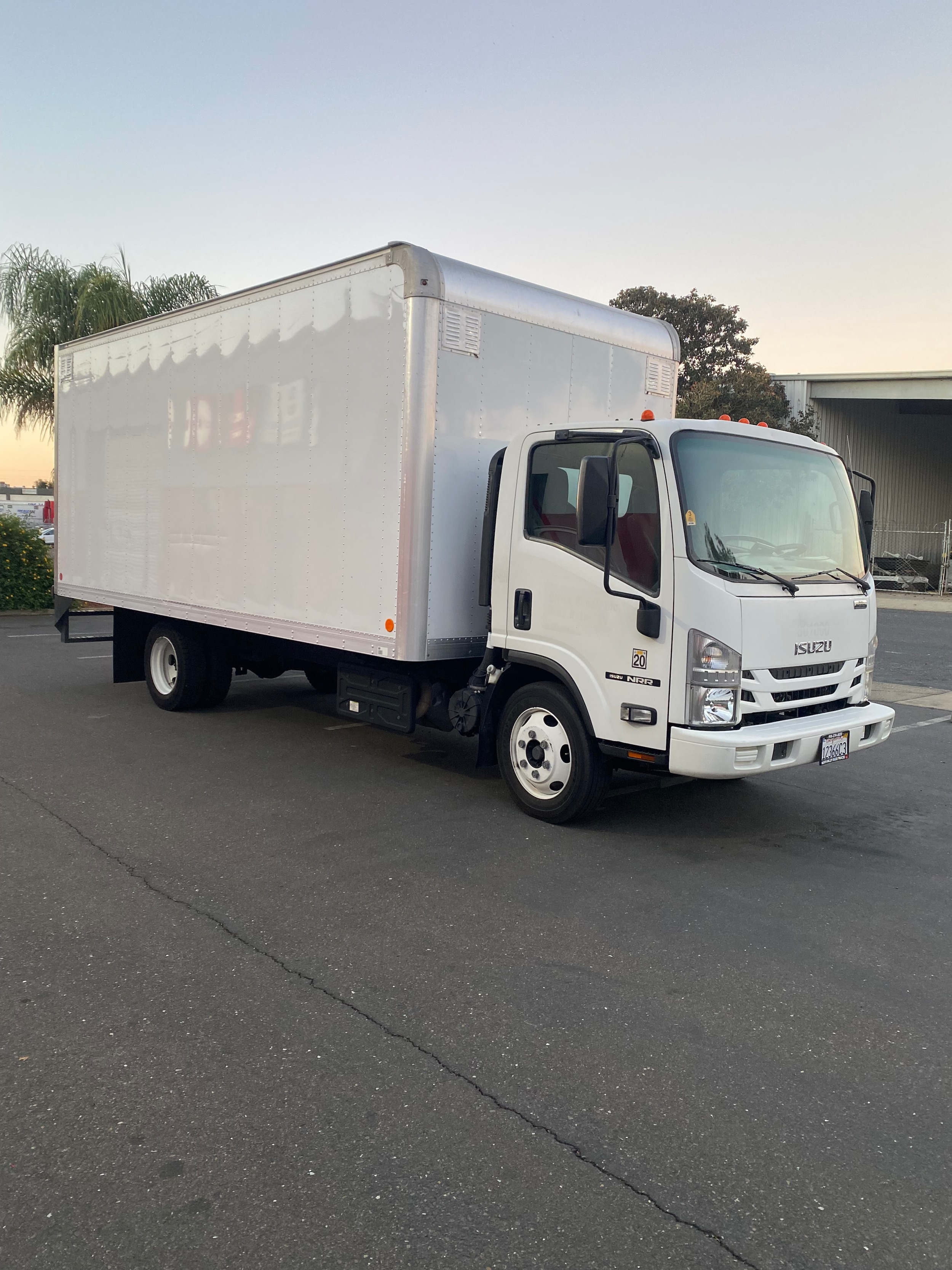 2019 Isuzu NRR