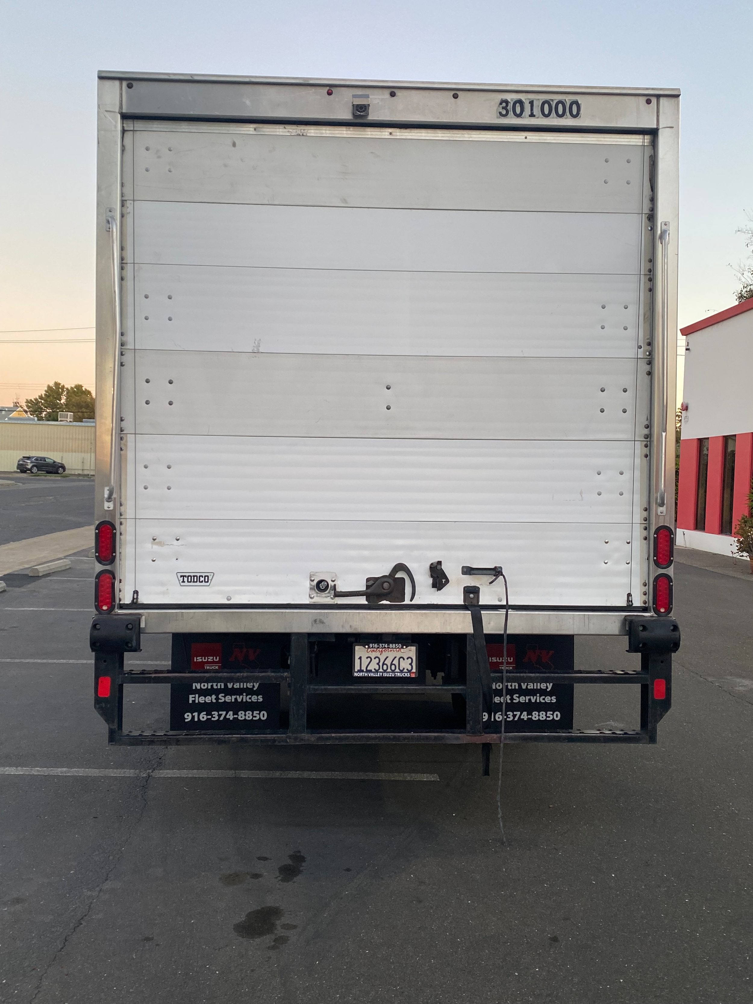 2017 Isuzu NRR - Photo 4
