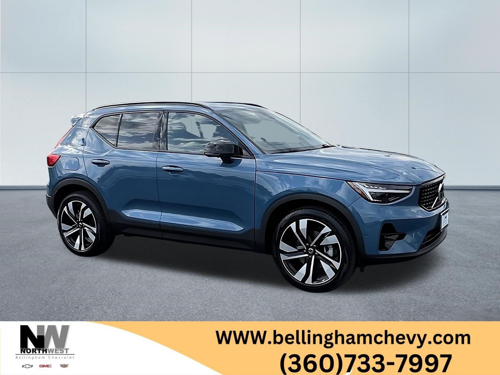 2025 Volvo XC40