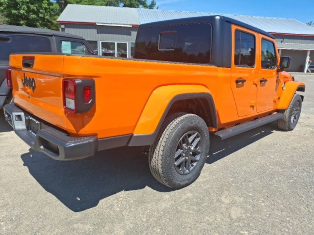 New 2026 Jeep Gladiator SPORT S 4X4 Pickup