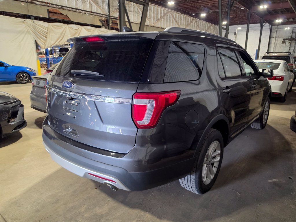 Used 2017 Ford Explorer XLT with VIN 1FM5K7DH9HGC09079 for sale in Chillicothe, OH