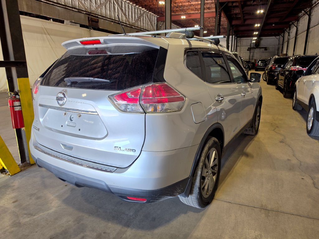Used 2015 Nissan Rogue SL with VIN 5N1AT2MVXFC925255 for sale in Chillicothe, OH