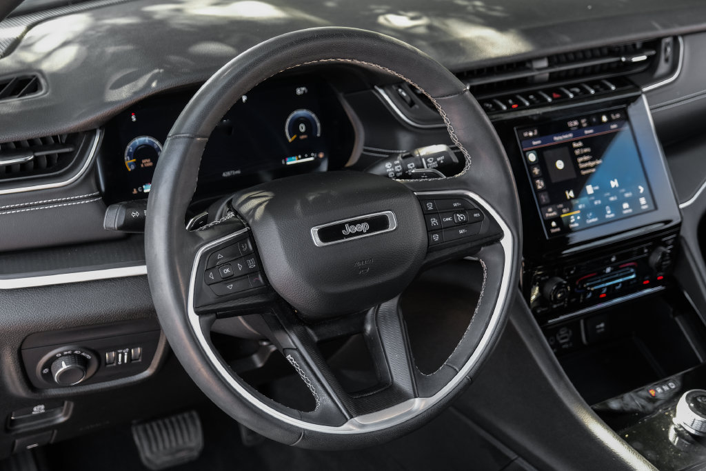 Used 2023 Jeep Grand Cherokee L Altitude SUV