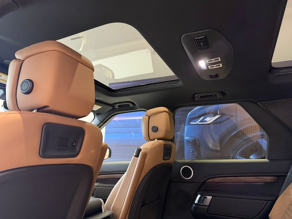 2025 Land Rover Discovery Dynamic SE - Photo 10