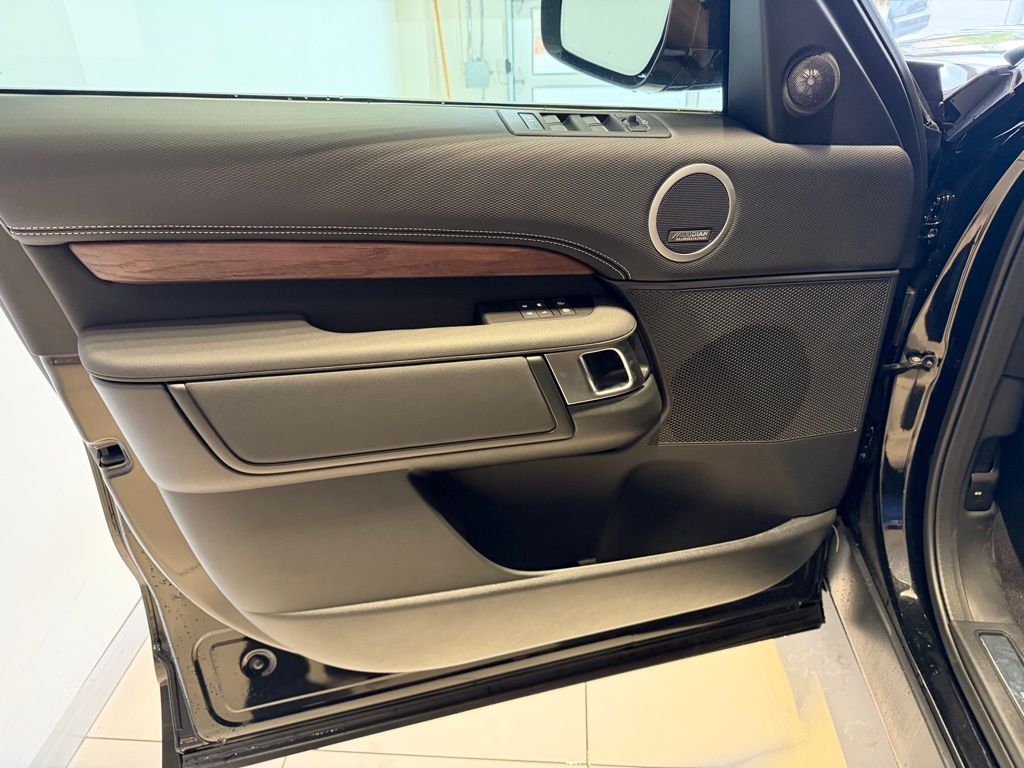 2025 Land Rover Discovery Dynamic SE - Photo 24