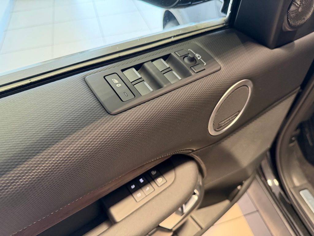 2025 Land Rover Discovery Dynamic SE - Photo 25