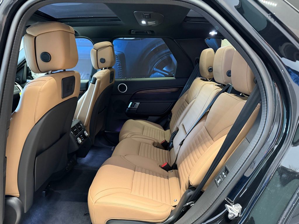 2025 Land Rover Discovery Dynamic SE - Photo 9