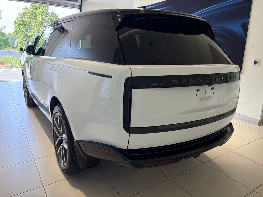 New 2026 Land Rover Range Rover SE LWB 7-Seats / V8 SUV