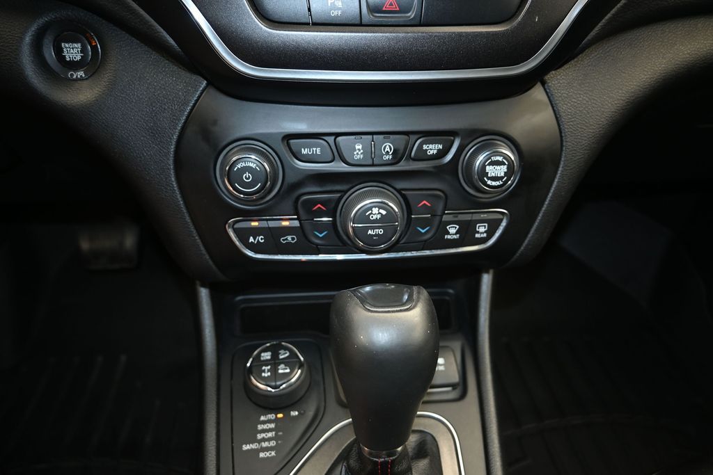 2020 Jeep Cherokee Trailhawk - Photo 17