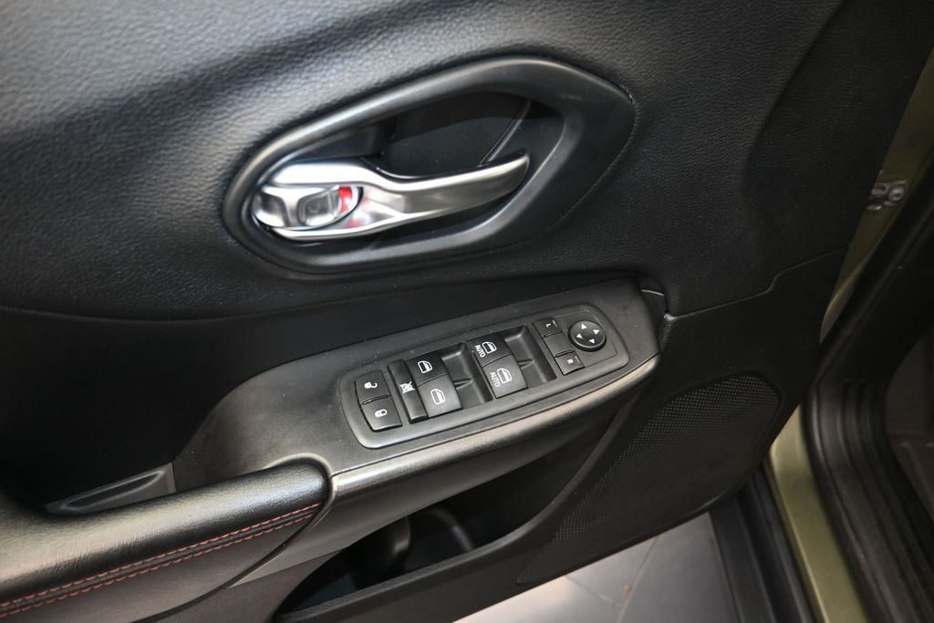 2020 Jeep Cherokee Trailhawk - Photo 11