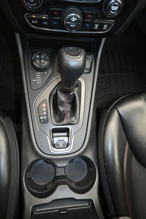 2020 Jeep Cherokee Trailhawk - Photo 18