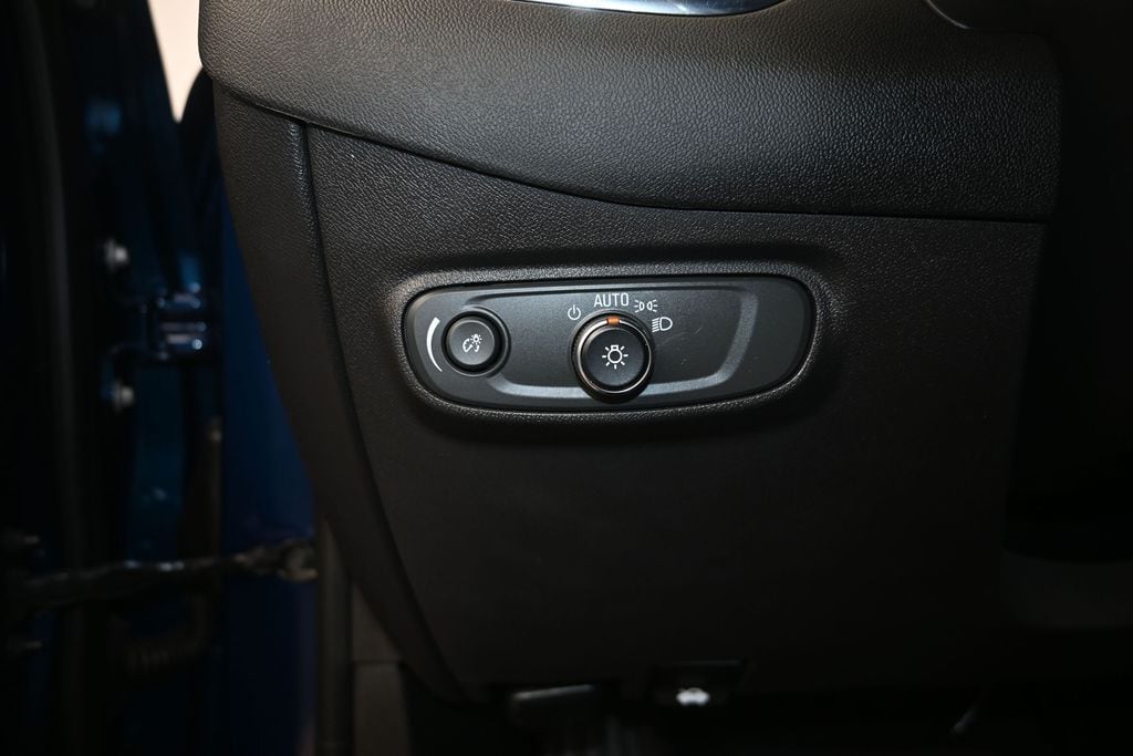 2023 Chevrolet Equinox LS - Photo 12