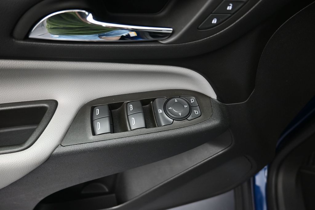 2023 Chevrolet Equinox LS - Photo 11