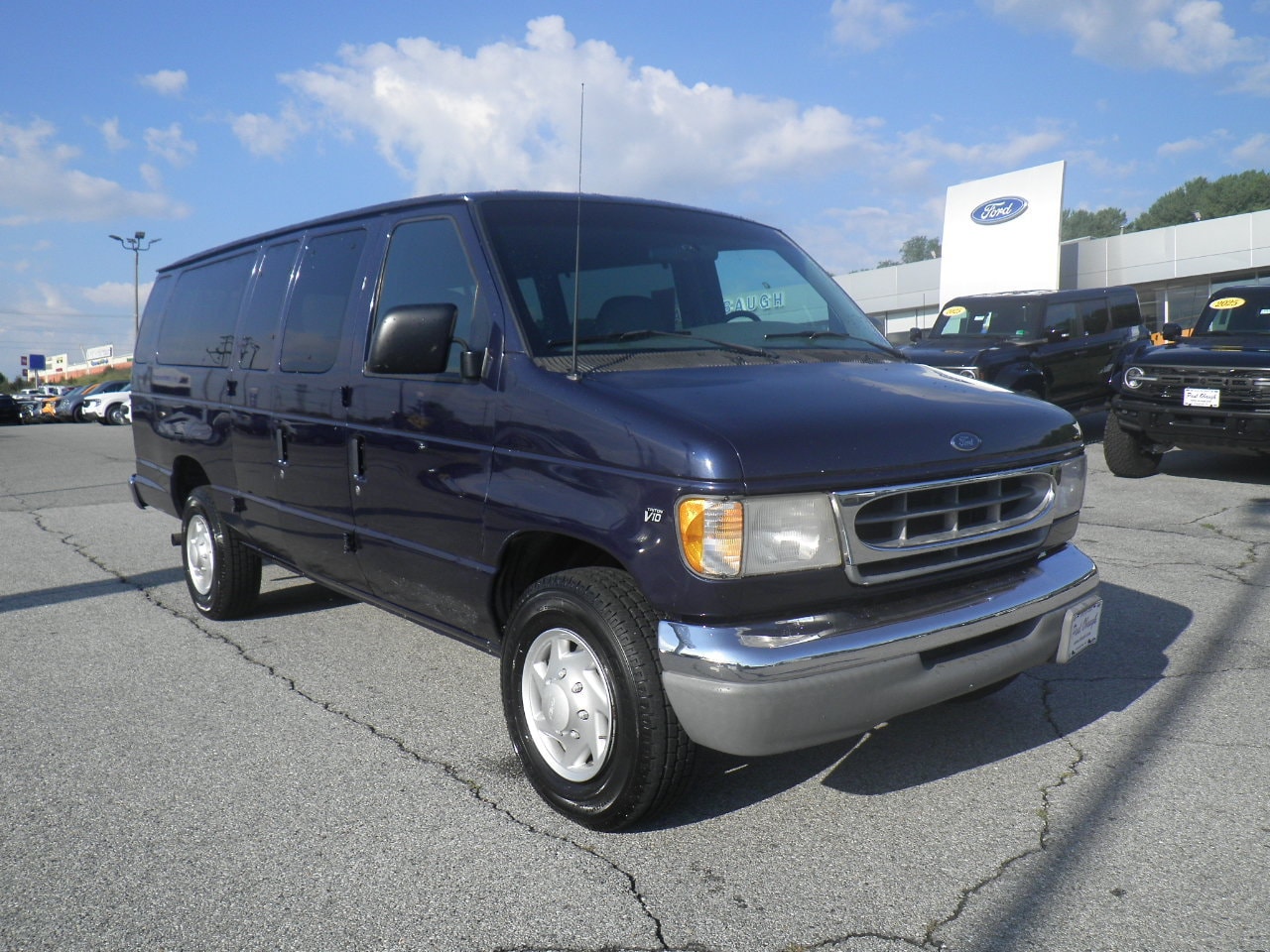 2001 Ford Econoline Wagon XL