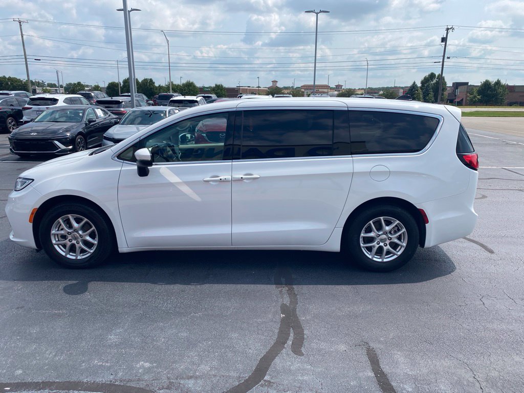 Used 2023 Chrysler Pacifica Touring L Minivan/Van