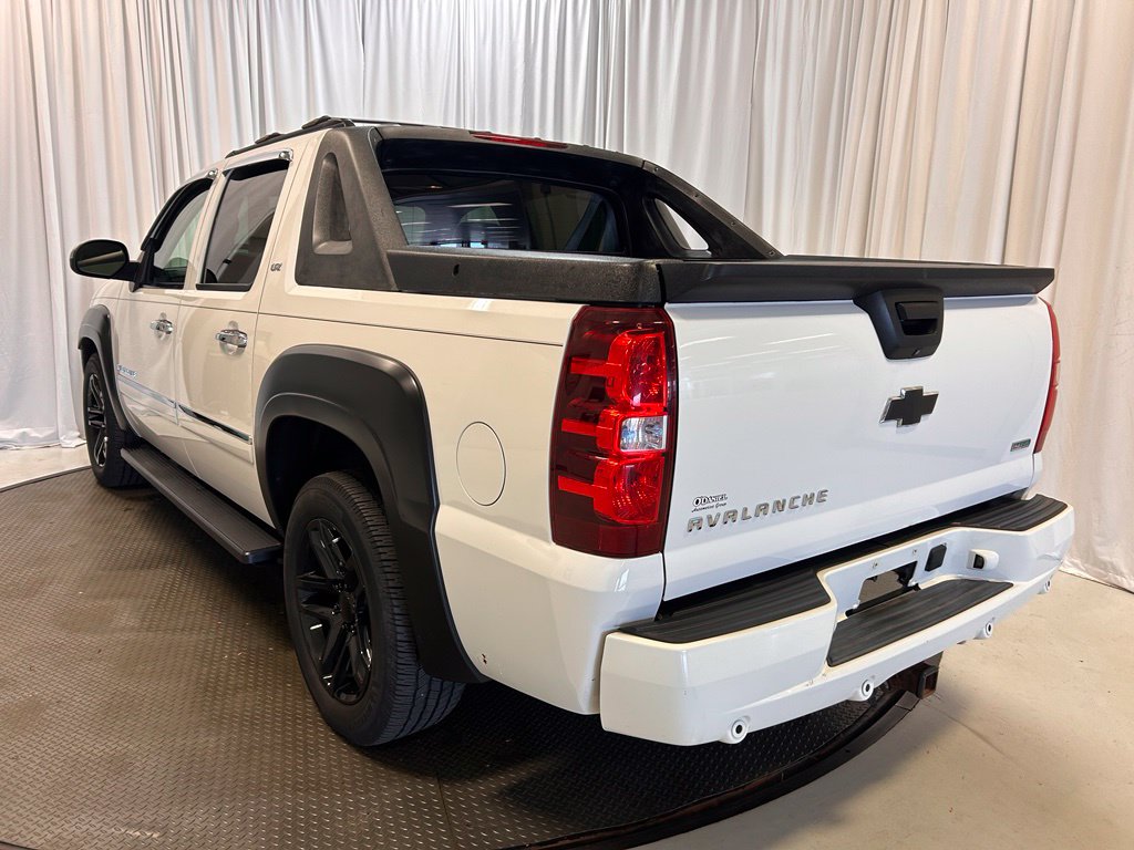 Used 2011 Chevrolet Avalanche LTZ with VIN 3GNTKGE34BG351406 for sale in Fort Wayne, IN