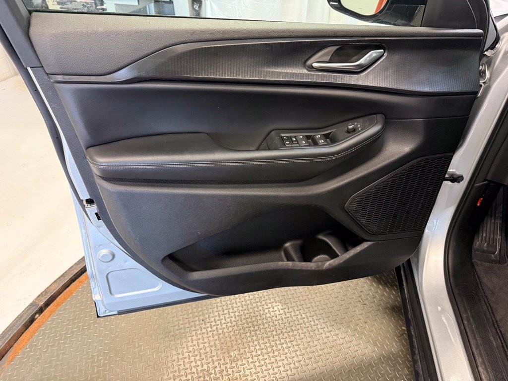 Used 2024 Jeep Grand Cherokee L Laredo SUV