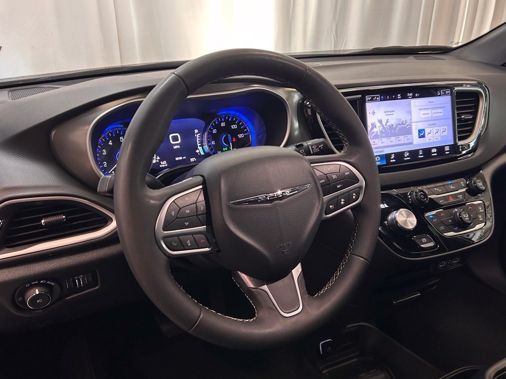 Used 2025 Chrysler Pacifica Select Van Passenger Van