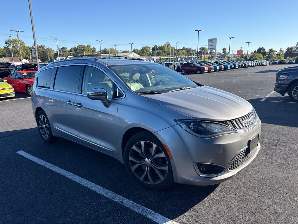 Used 2017 Chrysler Pacifica Limited Minivan/Van
