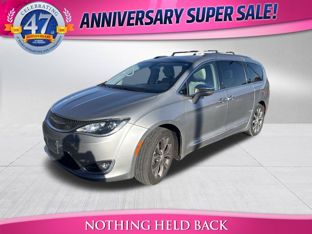 Used 2017 Chrysler Pacifica Limited Minivan/Van