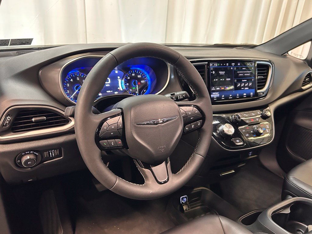Used 2026 Chrysler Pacifica Select Van Passenger Van