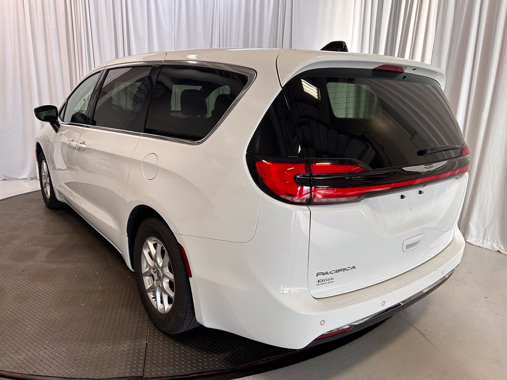 Used 2025 Chrysler Pacifica Select Van Passenger Van