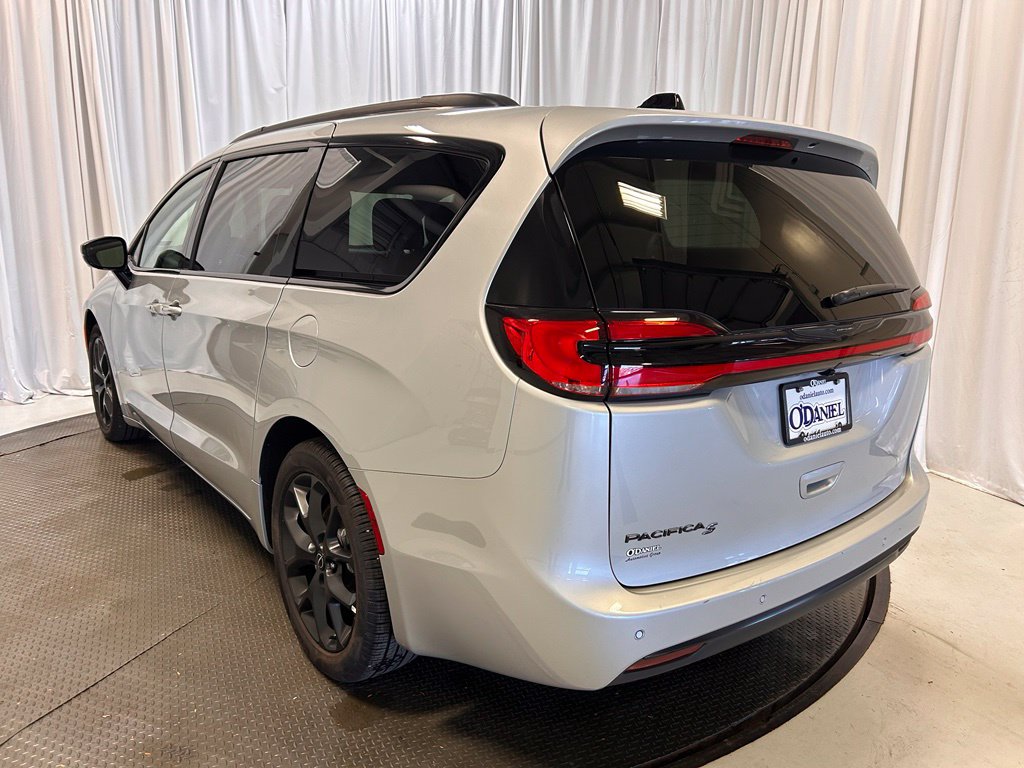 Used 2026 Chrysler Pacifica Select Van Passenger Van