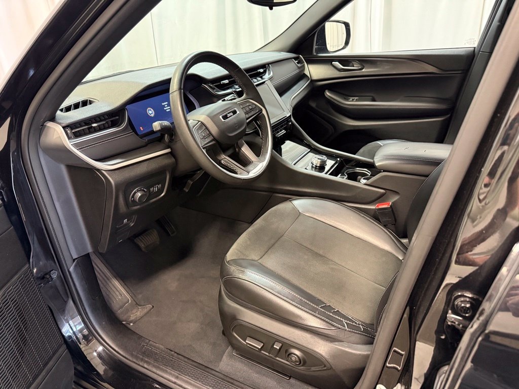 Used 2023 Jeep Grand Cherokee L Laredo SUV
