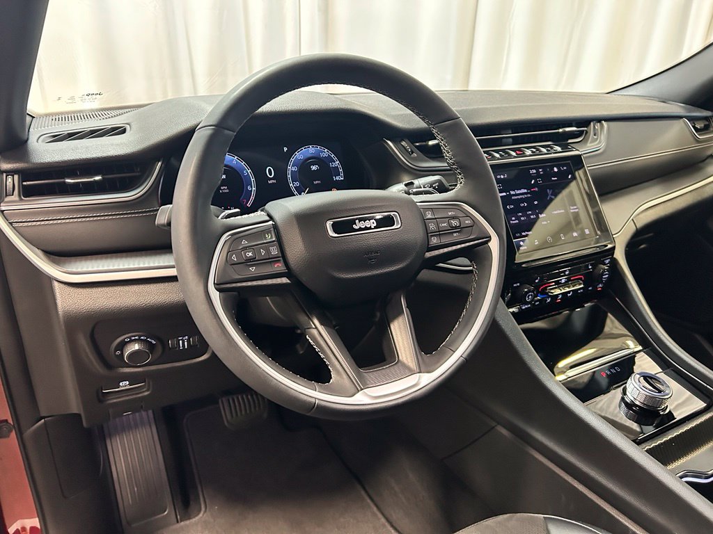 Used 2024 Jeep Grand Cherokee L Laredo SUV