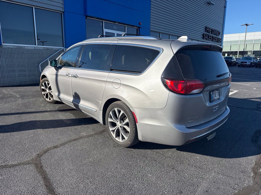 Used 2017 Chrysler Pacifica Limited Minivan/Van