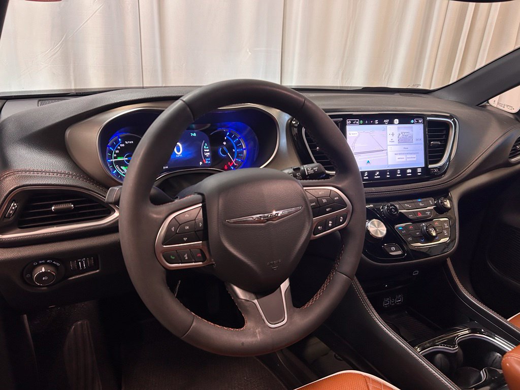 Used 2025 Chrysler Pacifica Hybrid Pinnacle Minivan/Van