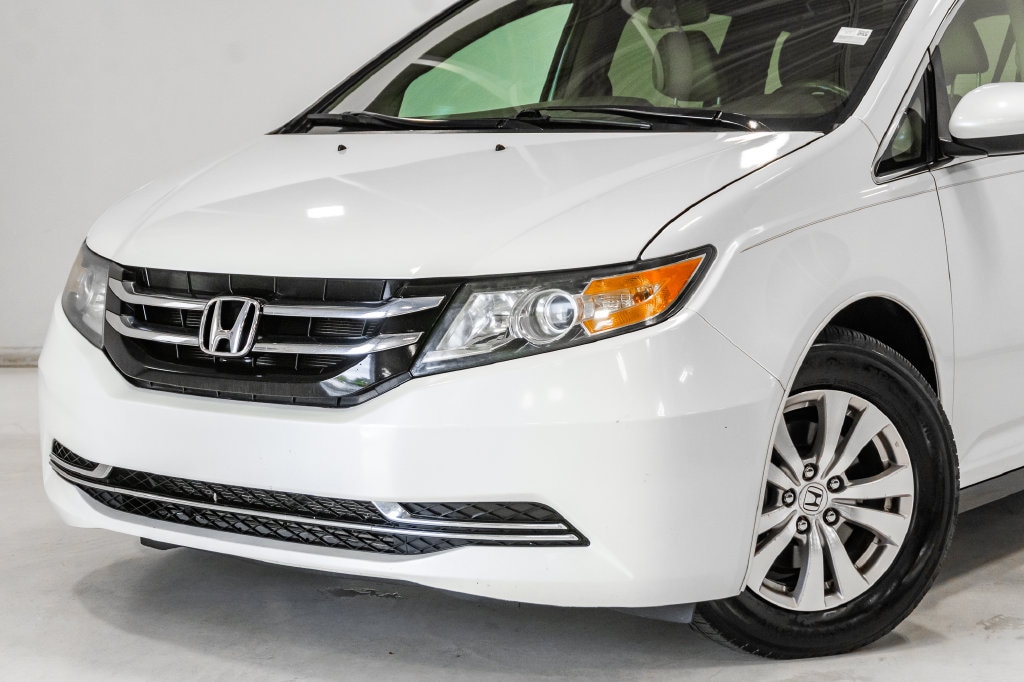 Used 2016 Honda Odyssey SE Van Passenger Van