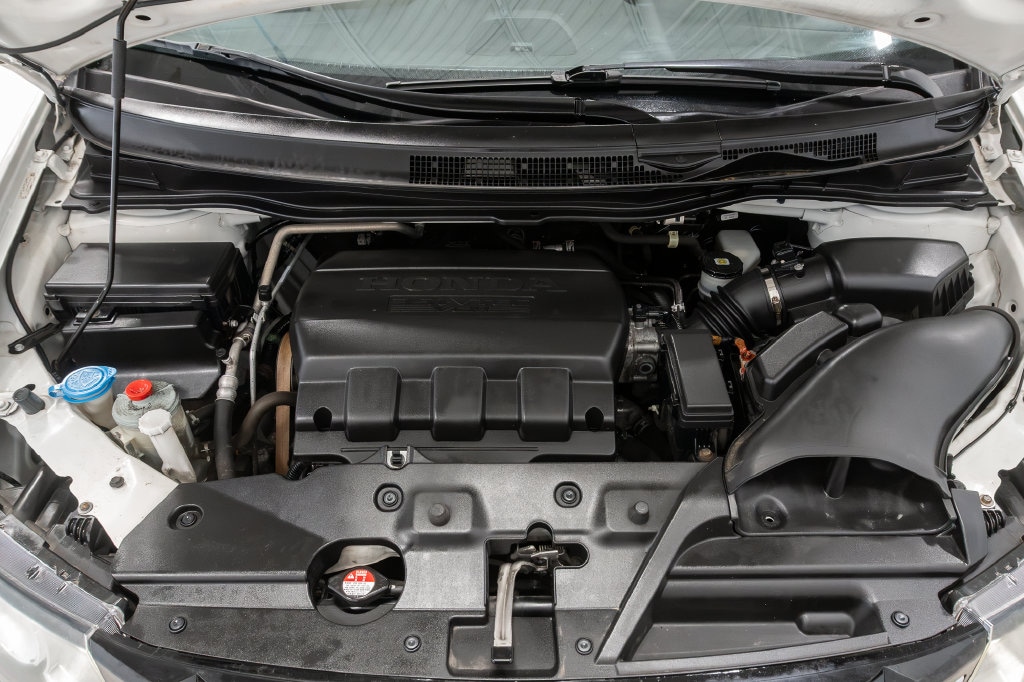 Used 2016 Honda Odyssey SE Van Passenger Van