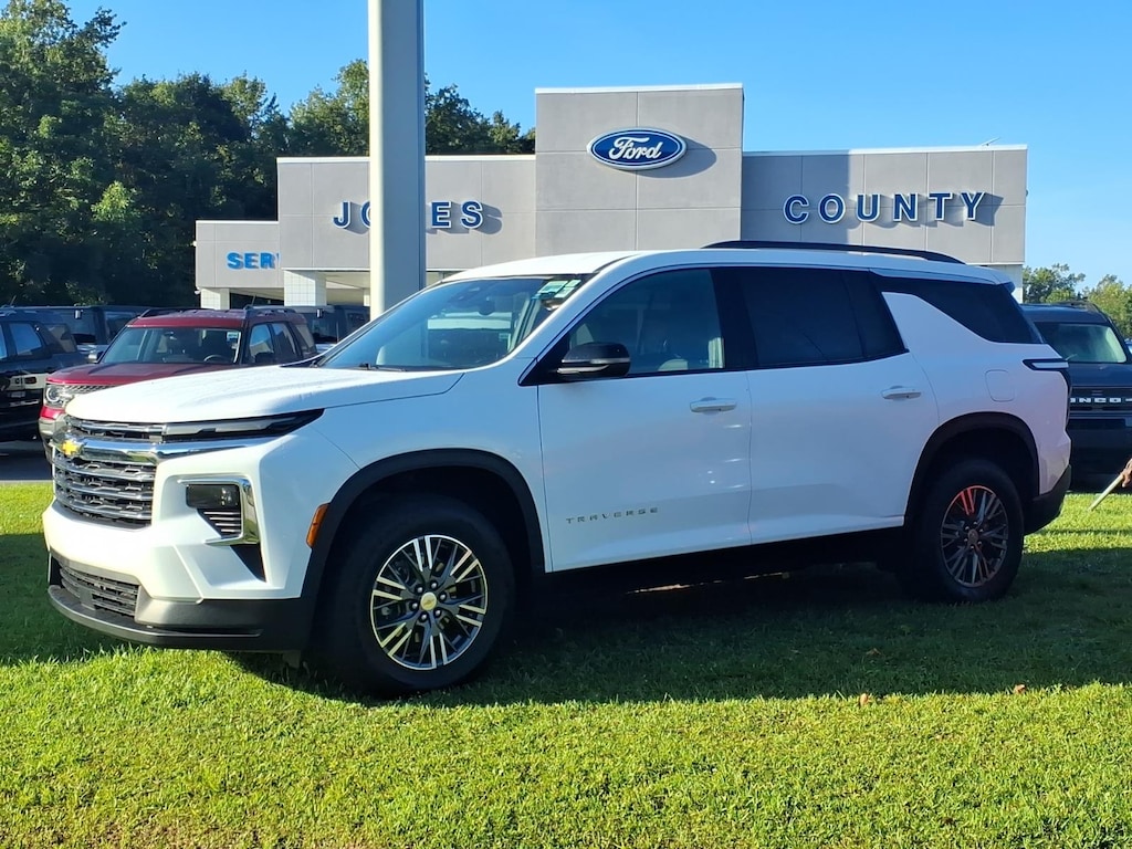 Used 2025 Chevrolet Traverse AWD LT Sport Utility