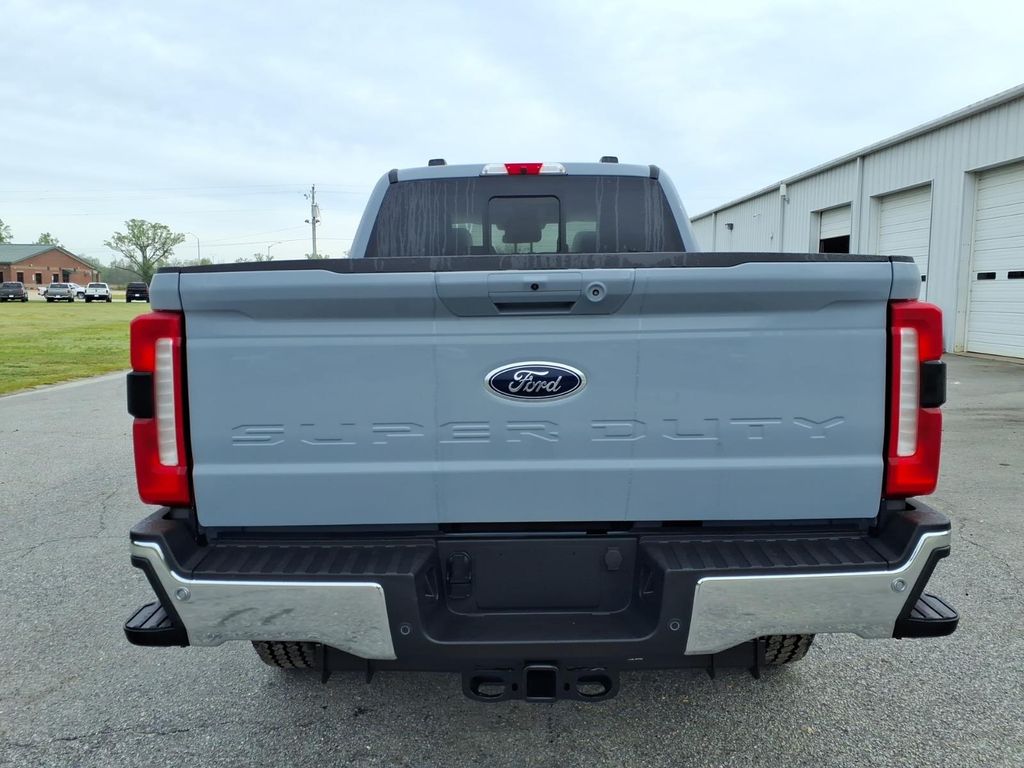 New 2026 Ford F-350 Lariat Crew Cab