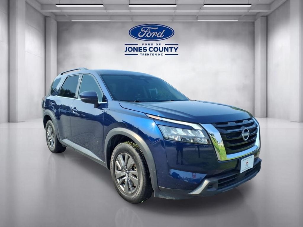 2024 Nissan Pathfinder SV