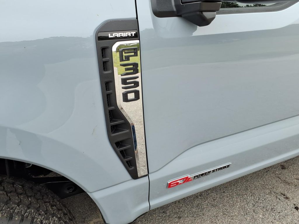 New 2026 Ford F-350 Lariat Crew Cab
