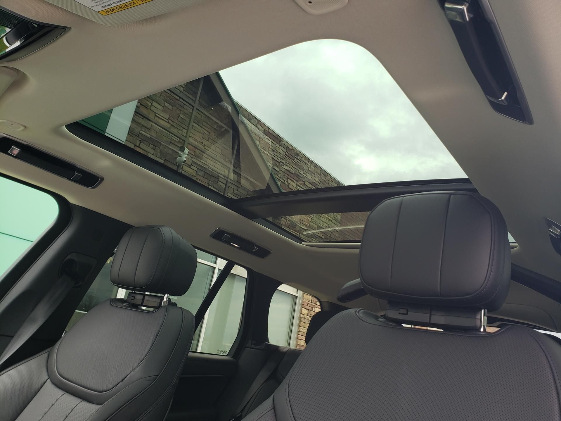 2026 Land Rover Range Rover SE - Photo 18