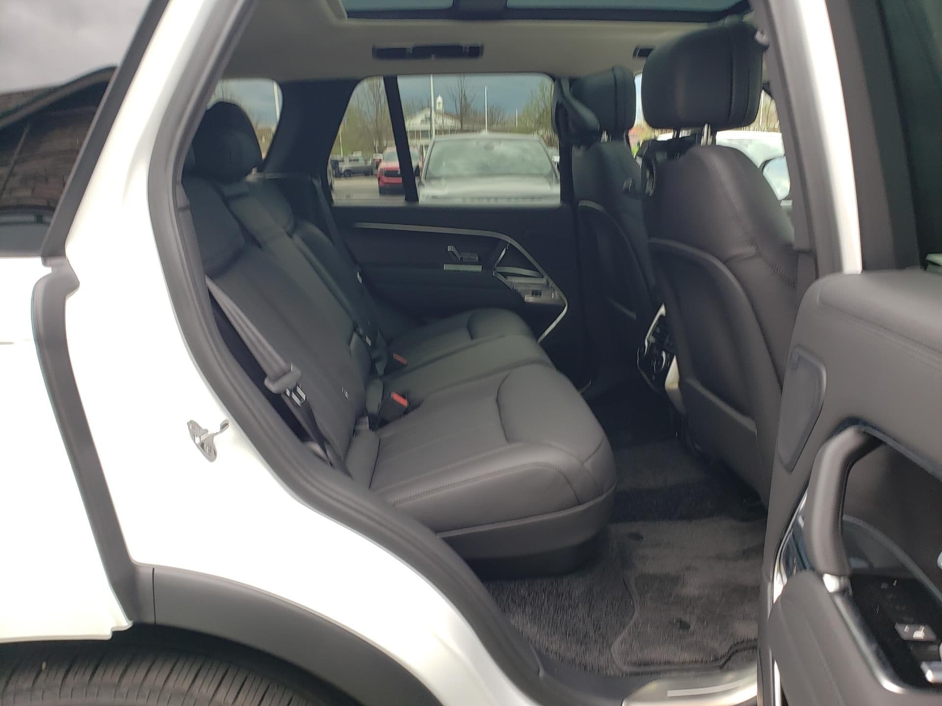 2026 Land Rover Range Rover SE - Photo 14