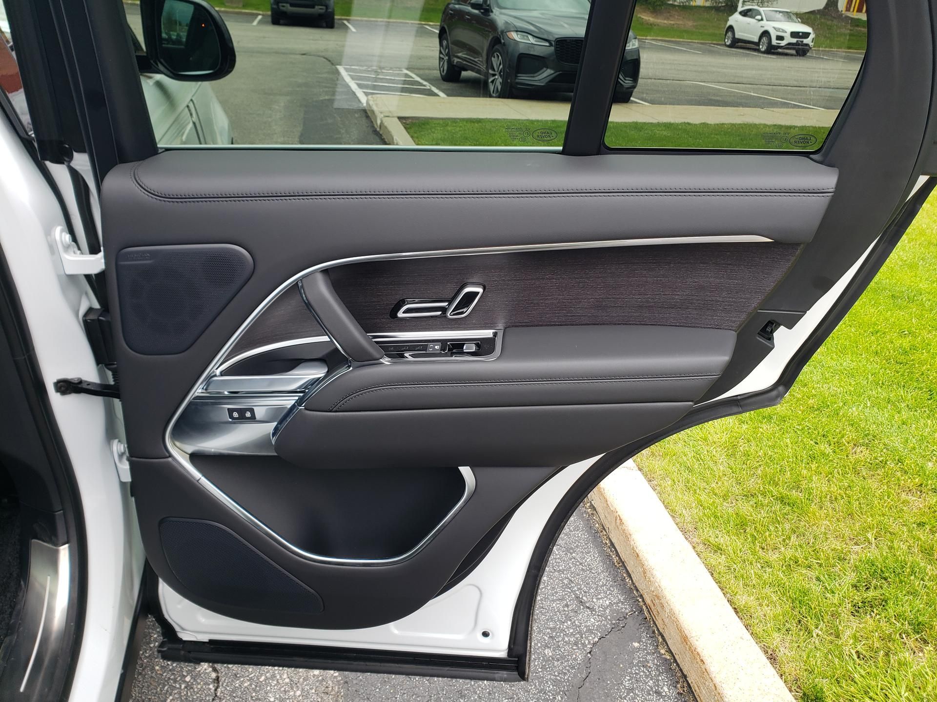 2026 Land Rover Range Rover SE - Photo 15