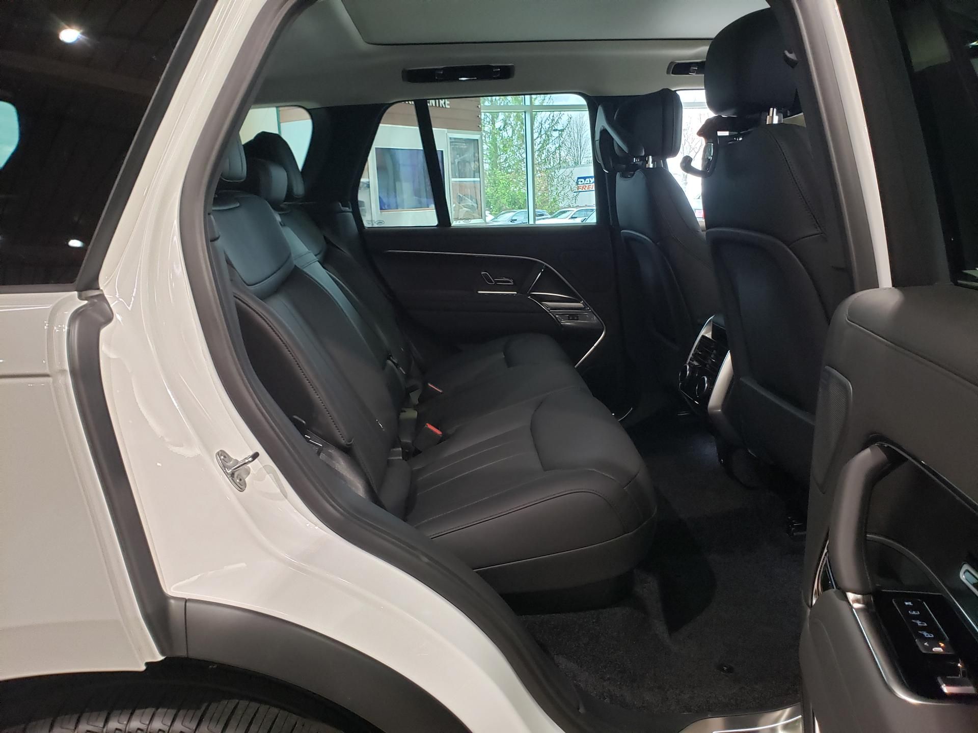 2026 Land Rover Range Rover SE - Photo 13