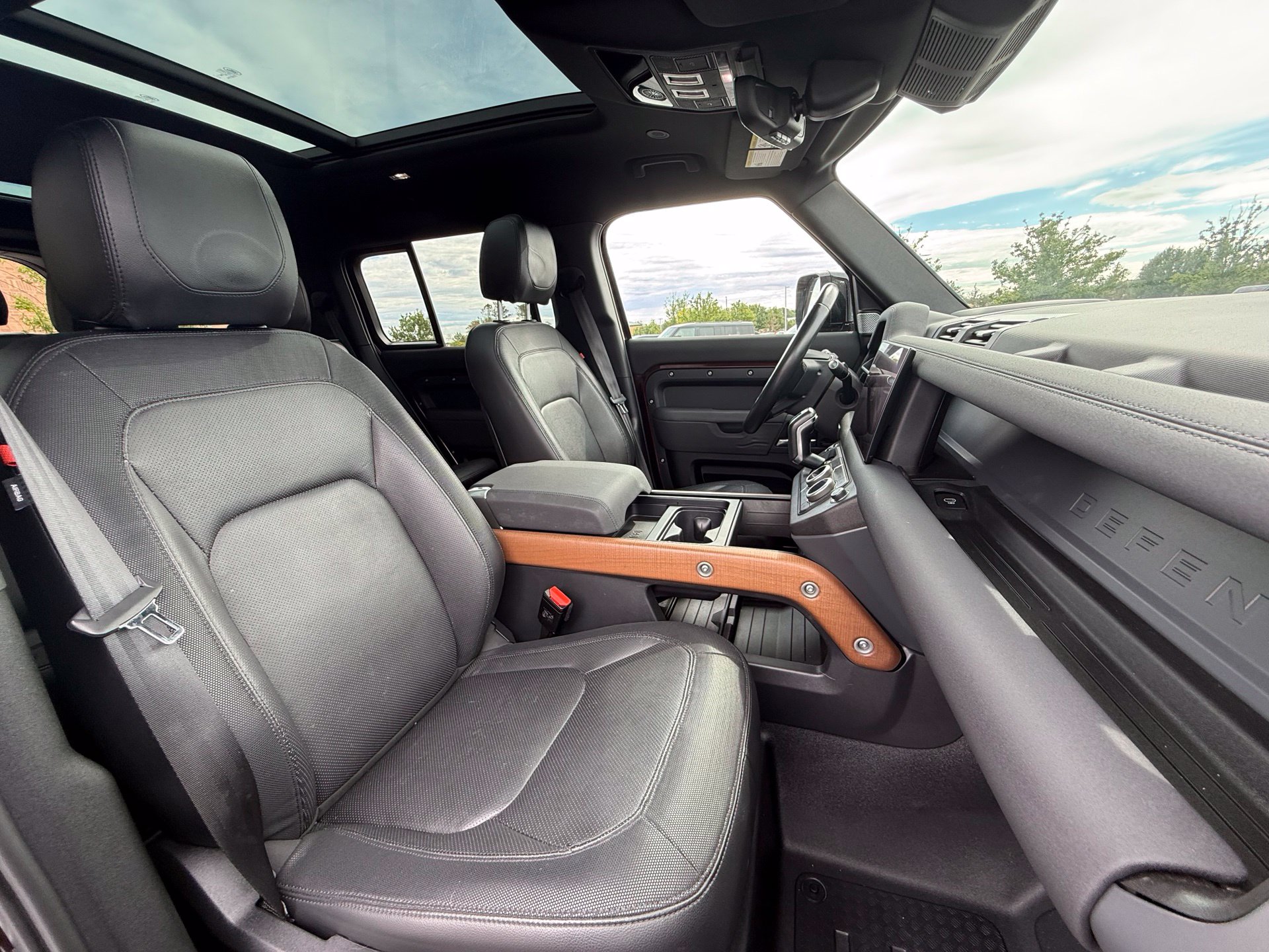 2023 Land Rover Defender X-Dynamic SE - Photo 29