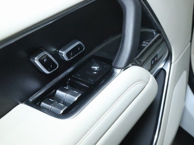2023 Land Rover Range Rover SE - Photo 31