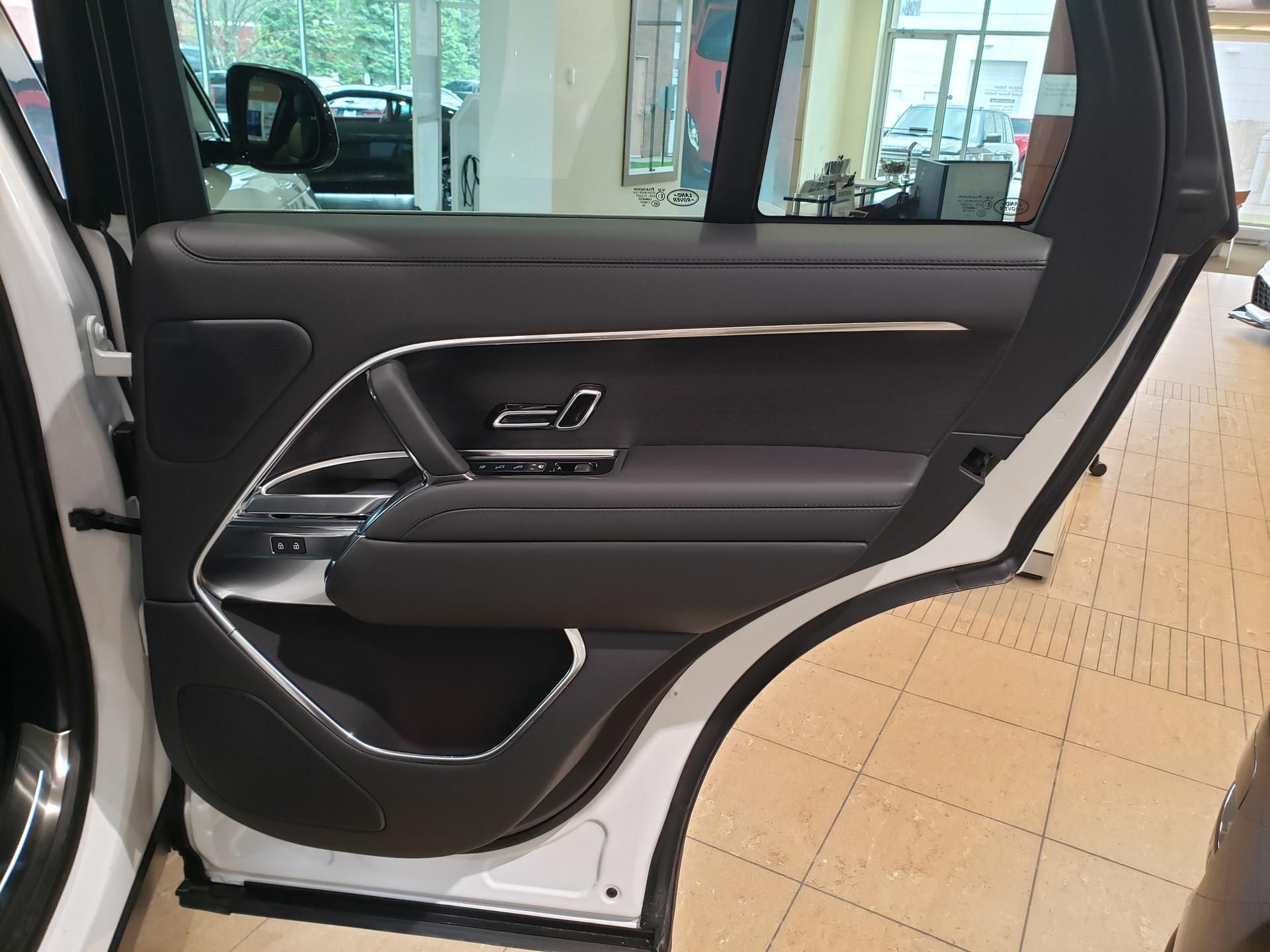2026 Land Rover Range Rover SE - Photo 14