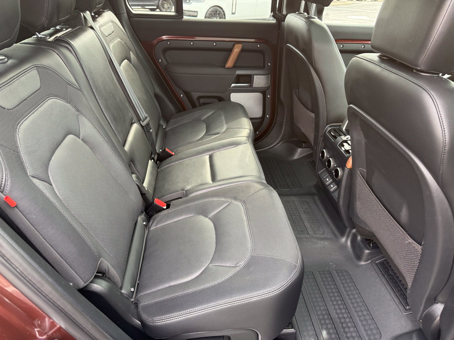 2023 Land Rover Defender X-Dynamic SE - Photo 28